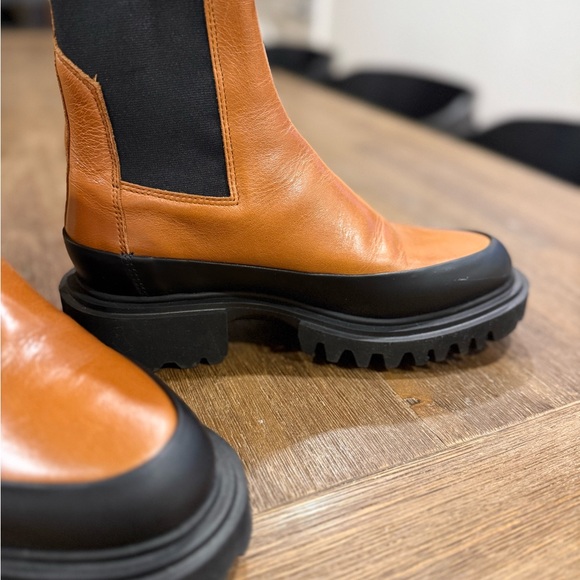 All Saints Leather Interior - Picture 4 of 7